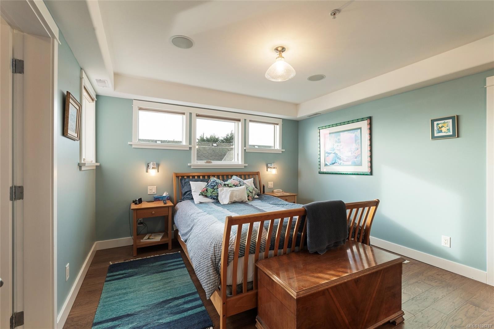 201-9949 Third St, Sidney, BC - Indoor Photo Showing Bedroom