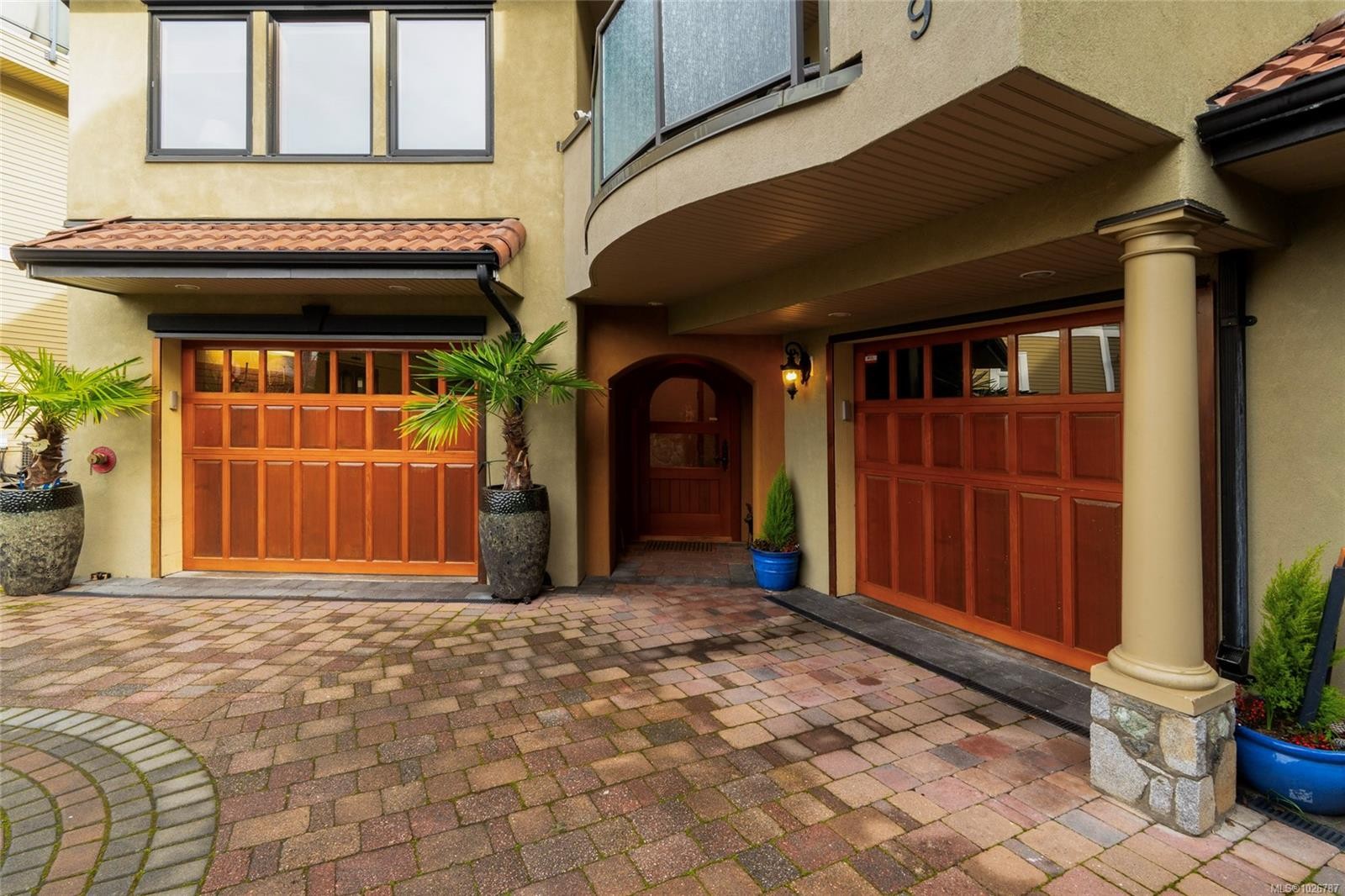 201-9949 Third St, Sidney, BC - Outdoor With Exterior