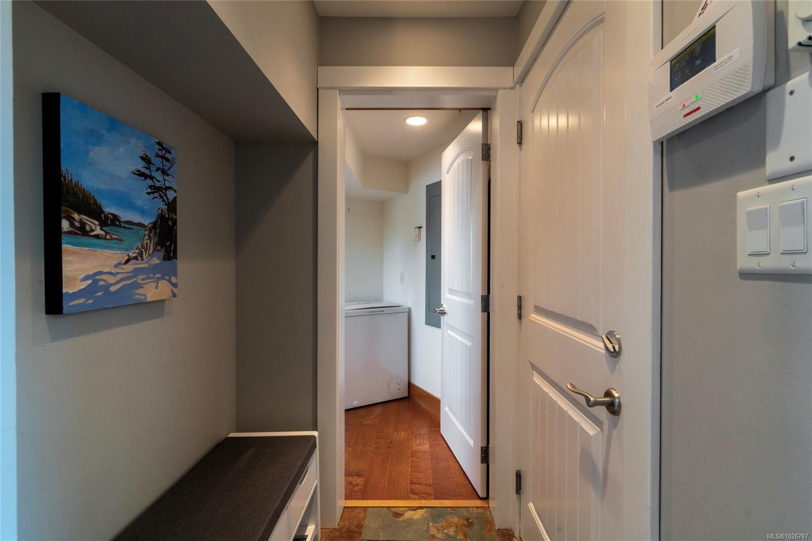 201-9949 Third St, Sidney, BC - Indoor Photo Showing Other Room