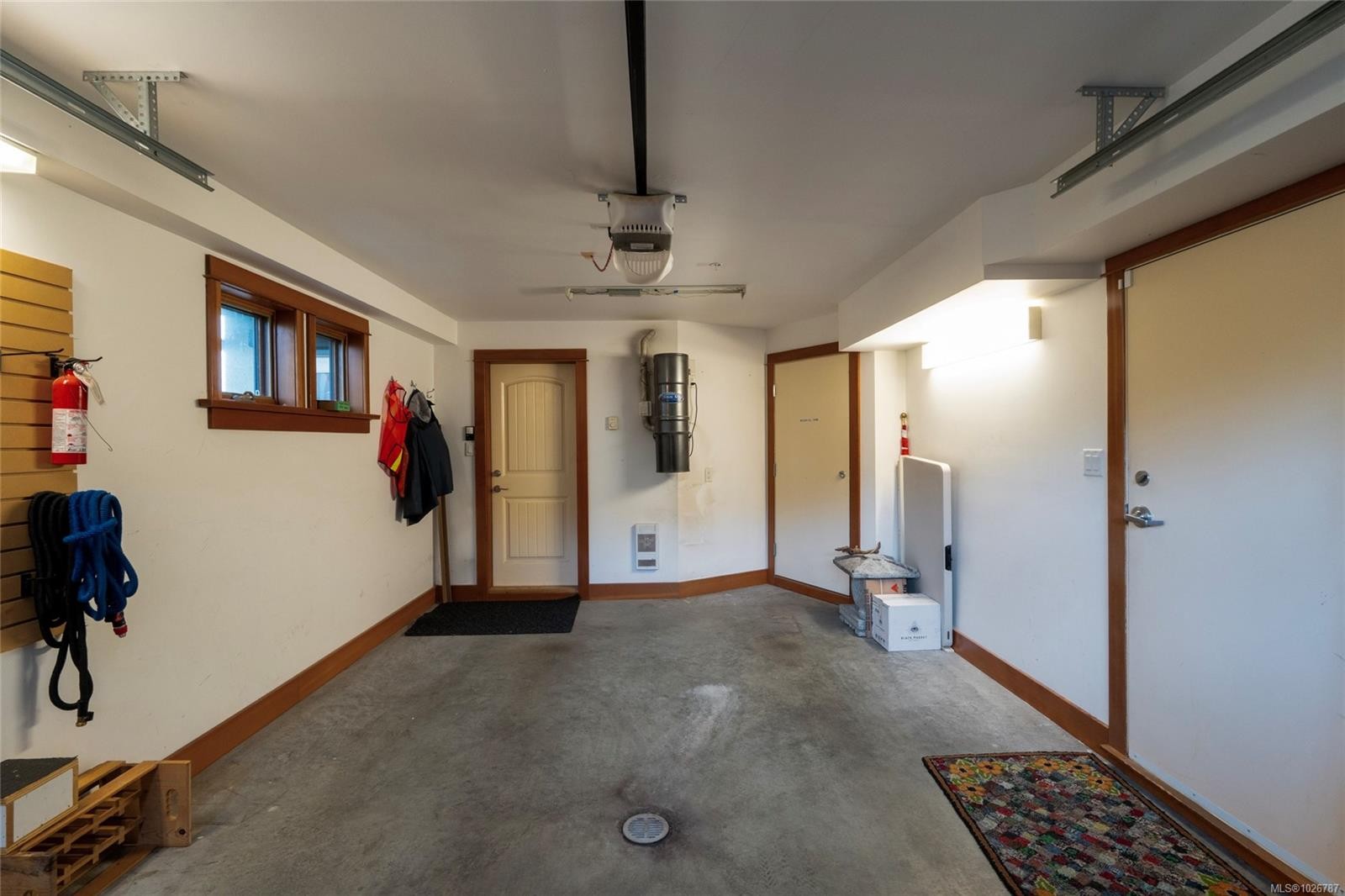 201-9949 Third St, Sidney, BC - Indoor Photo Showing Other Room