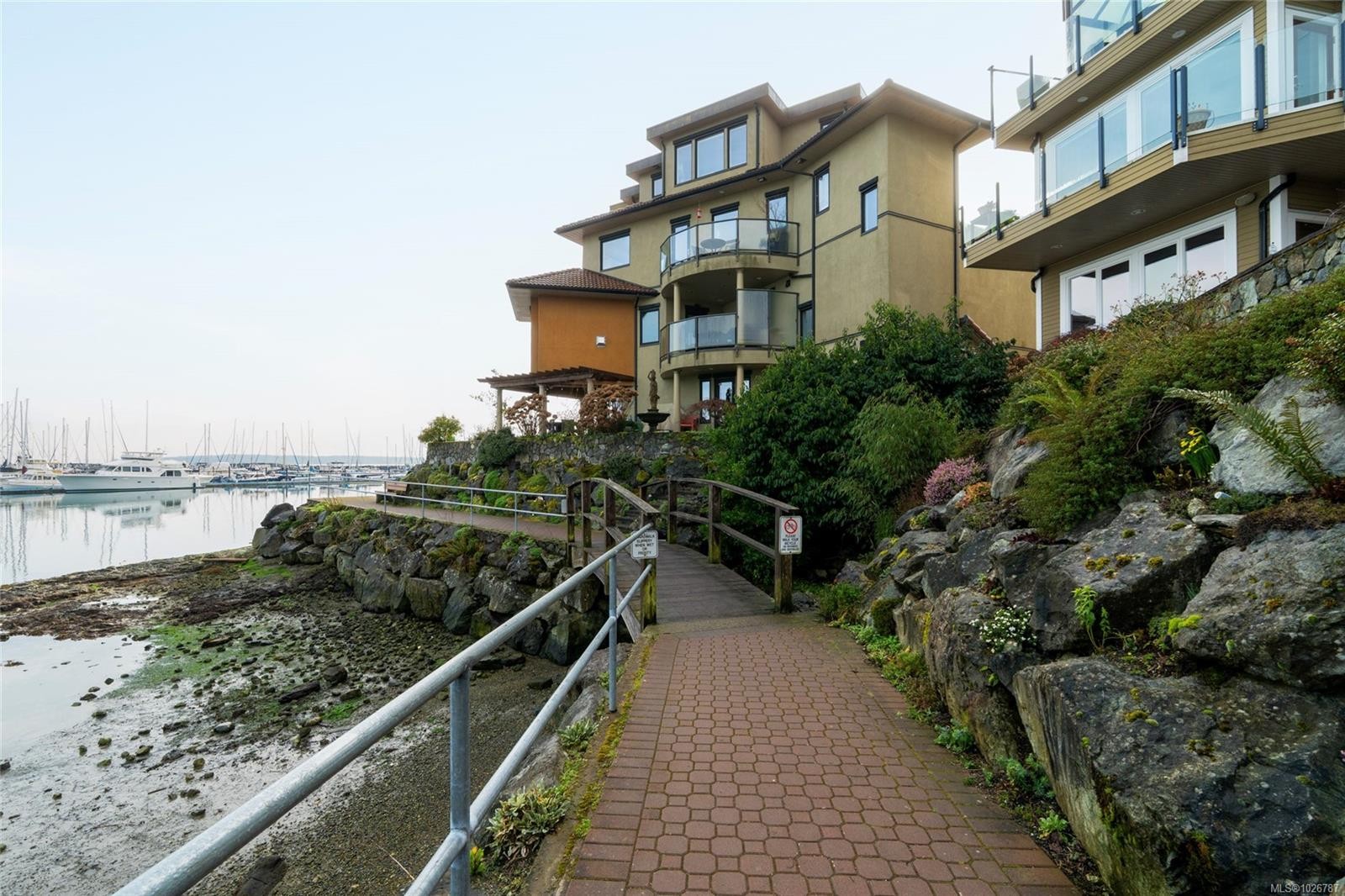 201-9949 Third St, Sidney, BC - Outdoor With Balcony