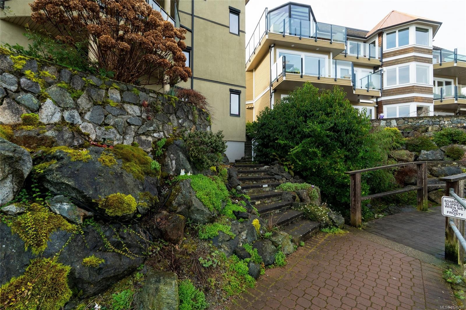 201-9949 Third St, Sidney, BC - Outdoor With Balcony