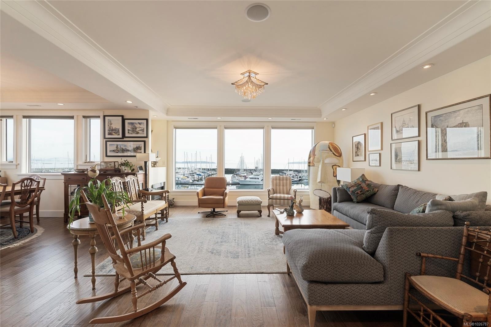 201-9949 Third St, Sidney, BC - Indoor Photo Showing Living Room