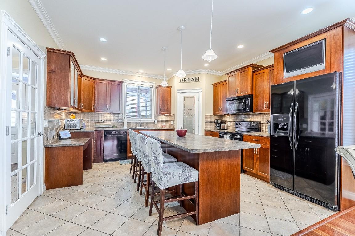 2240 Jackson Avenue, Merritt, BC - Indoor Photo Showing Living Room With Fireplace
