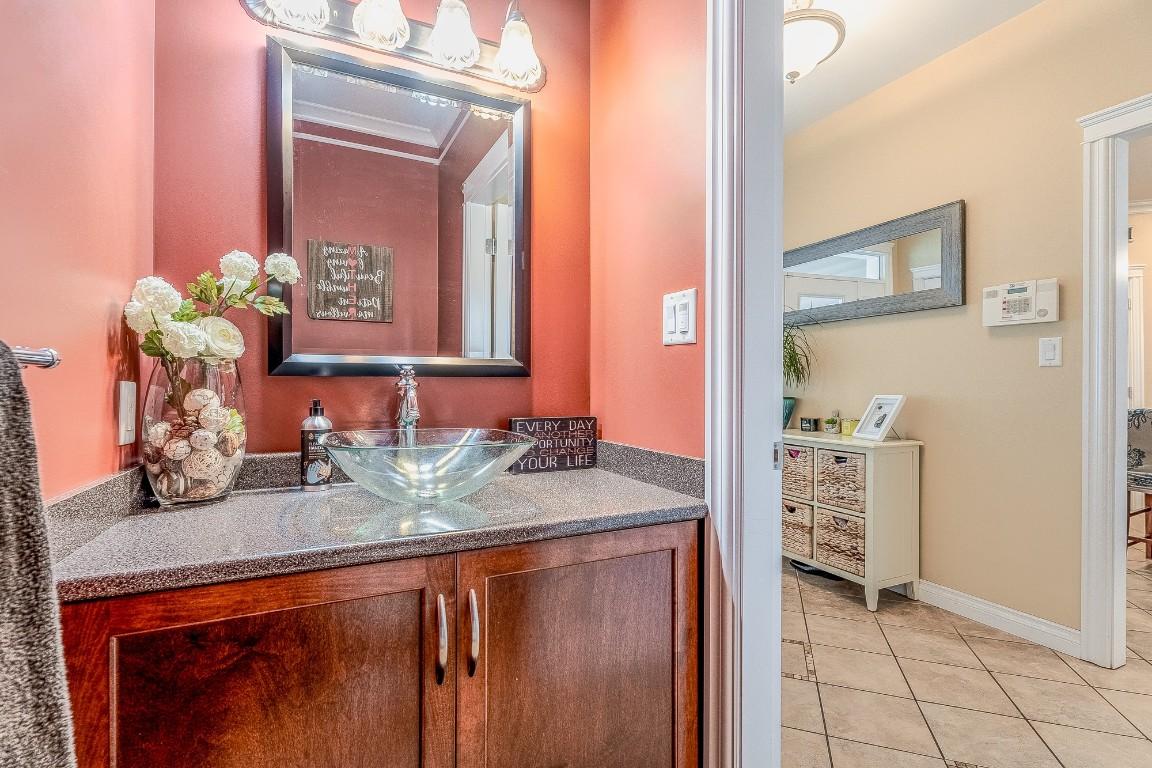 2240 Jackson Avenue, Merritt, BC - Indoor Photo Showing Kitchen
