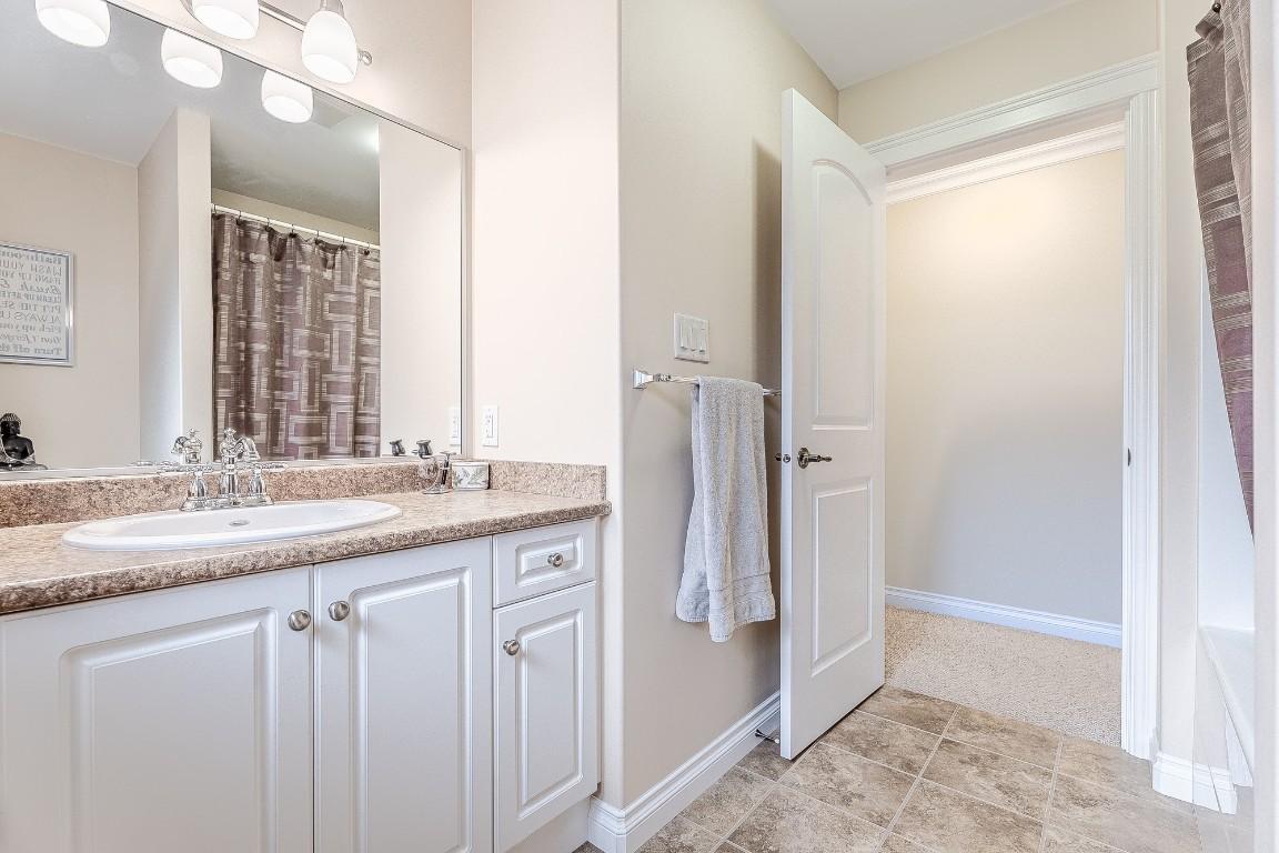 2240 Jackson Avenue, Merritt, BC - Indoor Photo Showing Bathroom