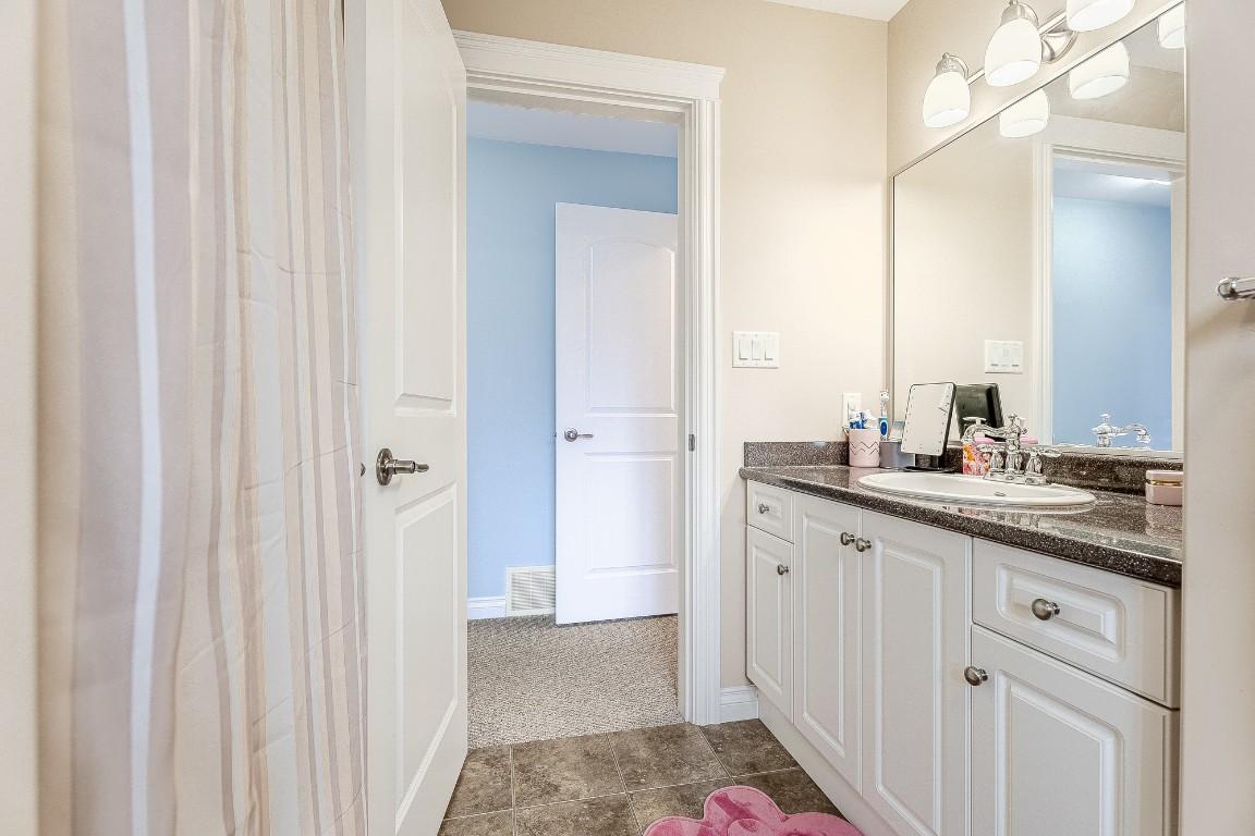 2240 Jackson Avenue, Merritt, BC - Indoor Photo Showing Bathroom