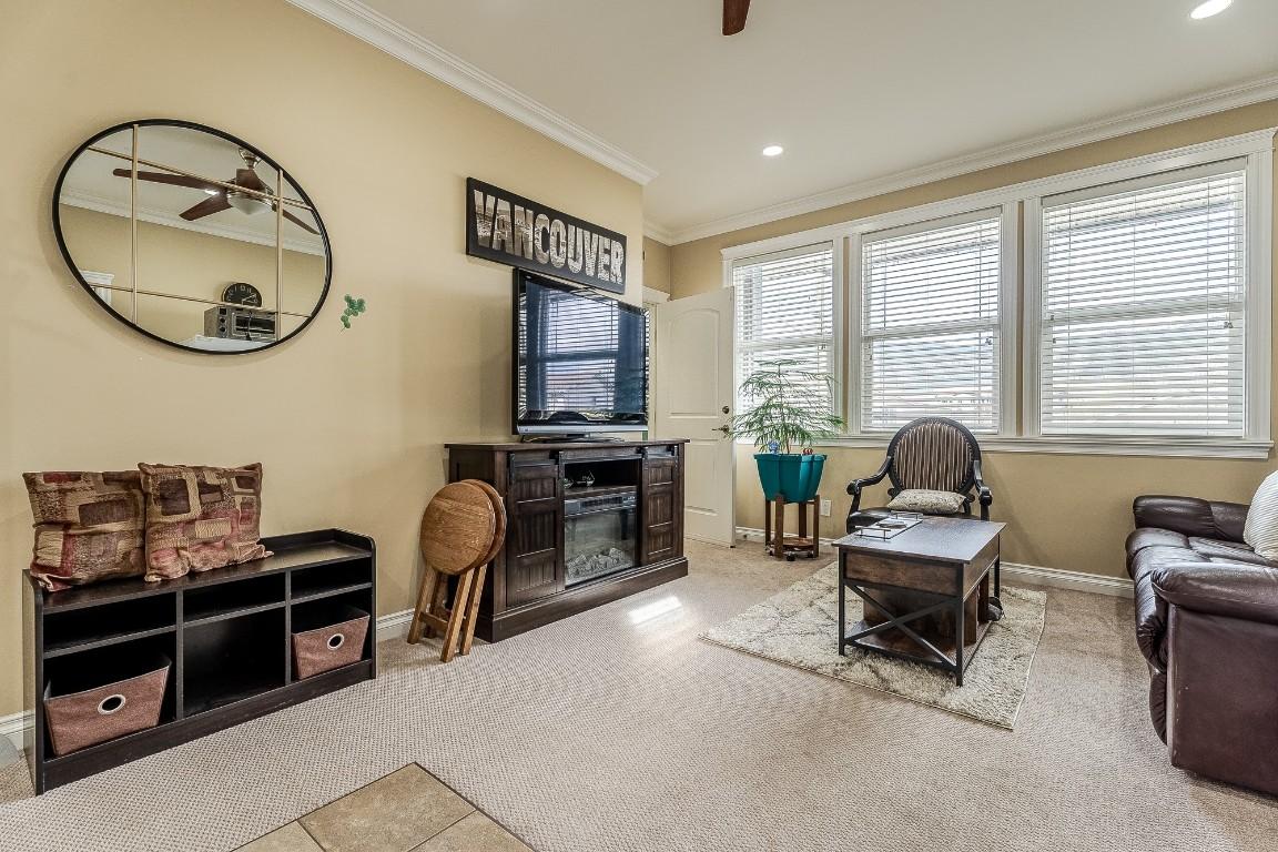 2240 Jackson Avenue, Merritt, BC - Indoor Photo Showing Living Room