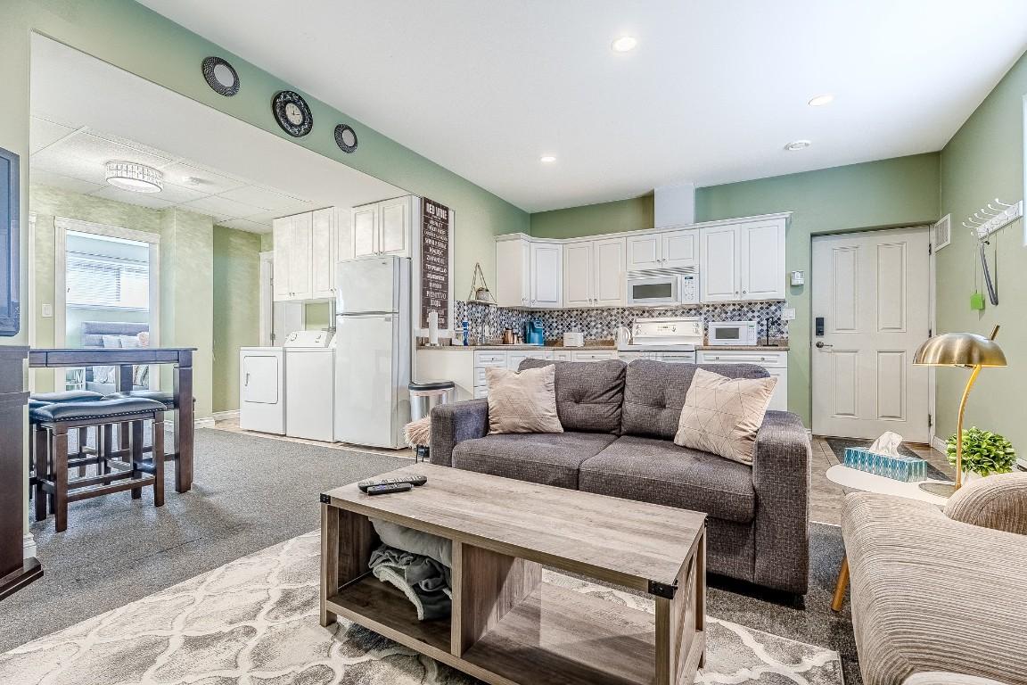 2240 Jackson Avenue, Merritt, BC - Indoor Photo Showing Bedroom