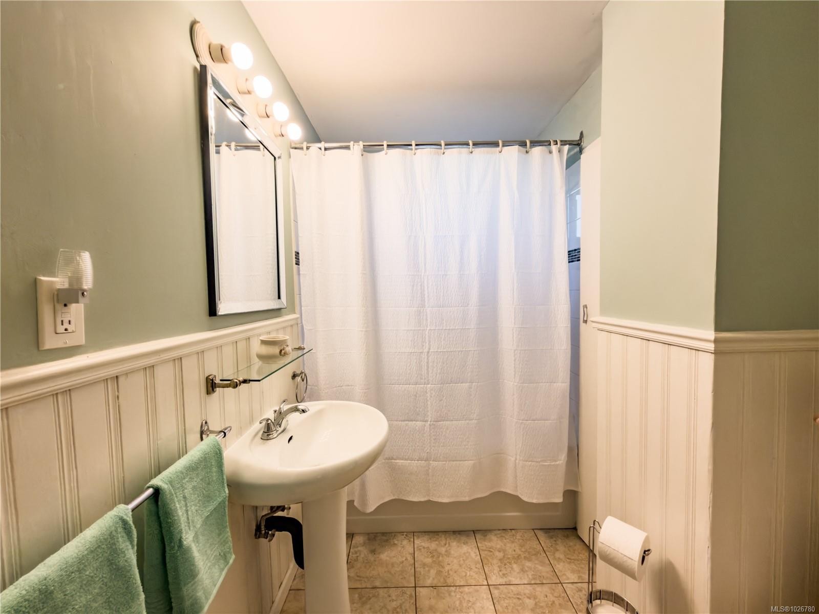 823 Chelsea St, Nanaimo, BC