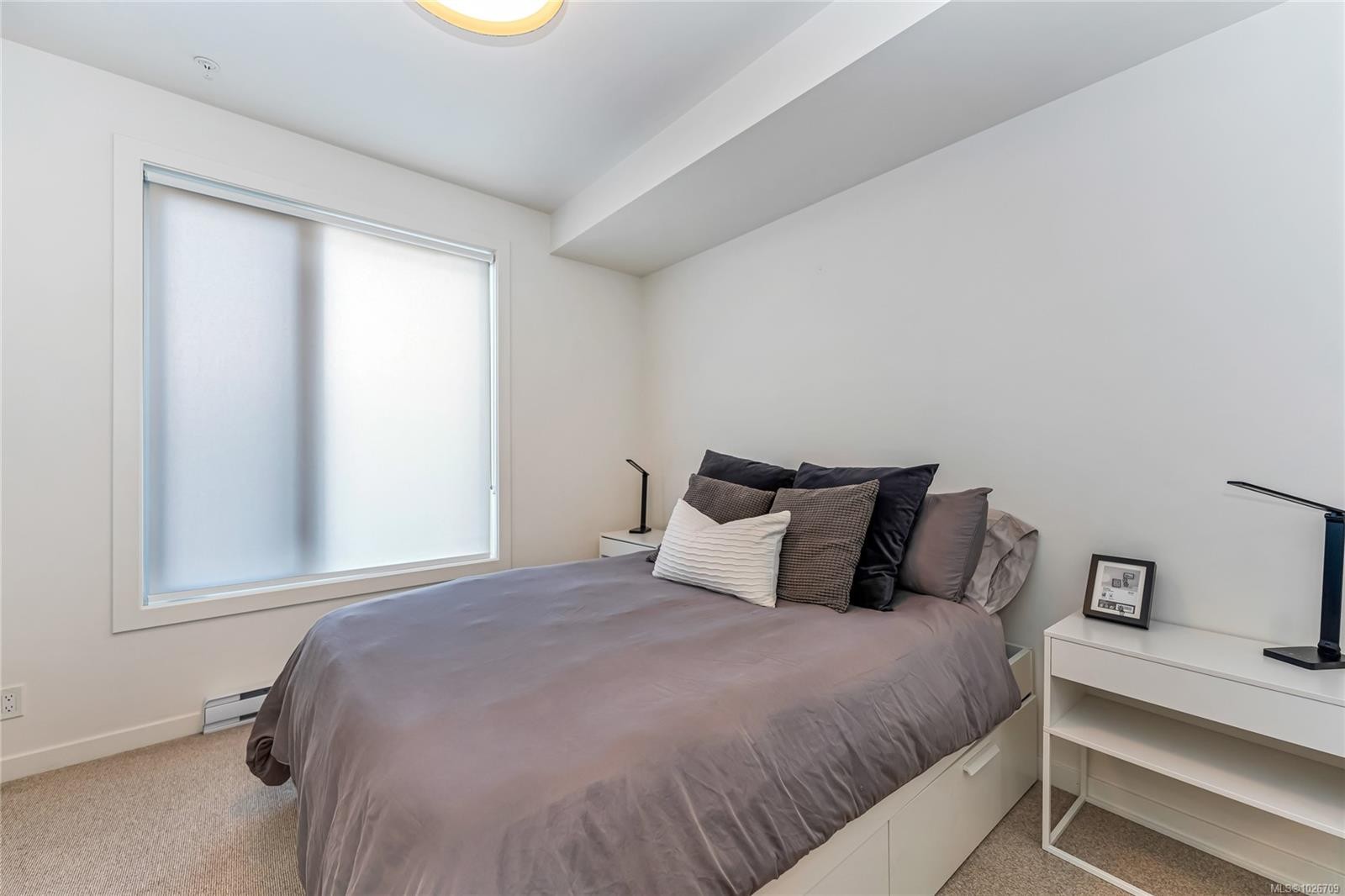 405-1033 Cook St, Victoria, BC - Indoor Photo Showing Bedroom