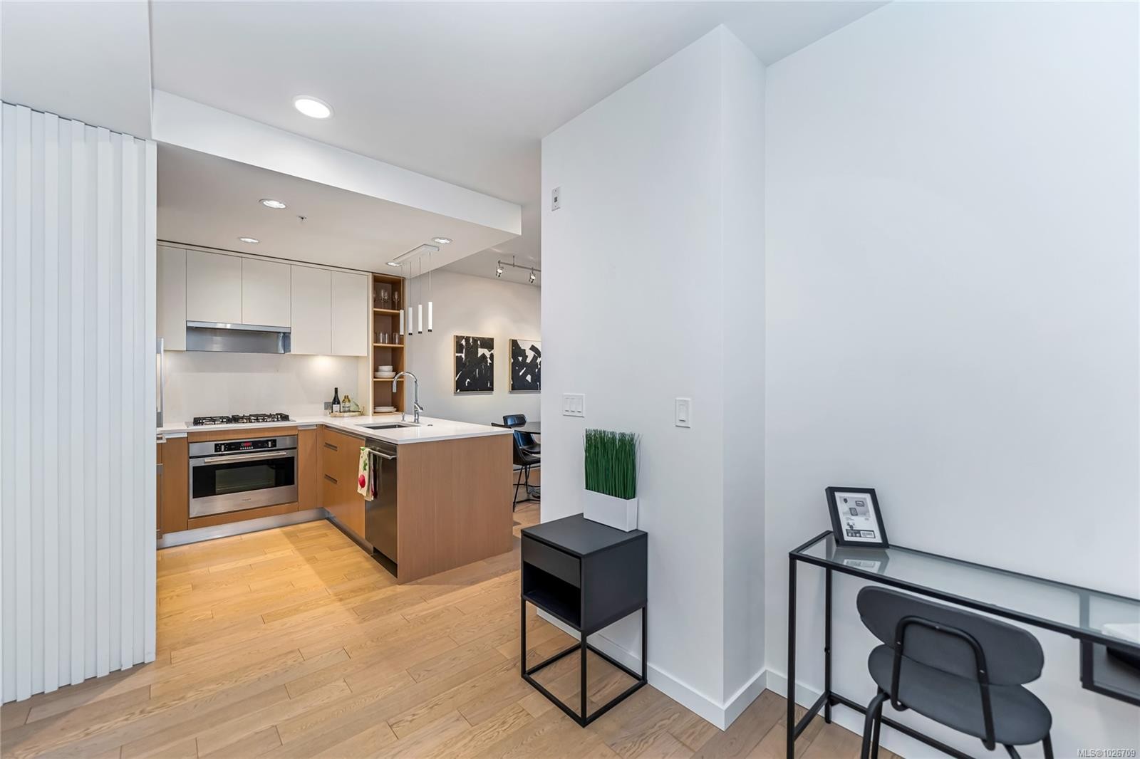 405-1033 Cook St, Victoria, BC - Indoor Photo Showing Other Room