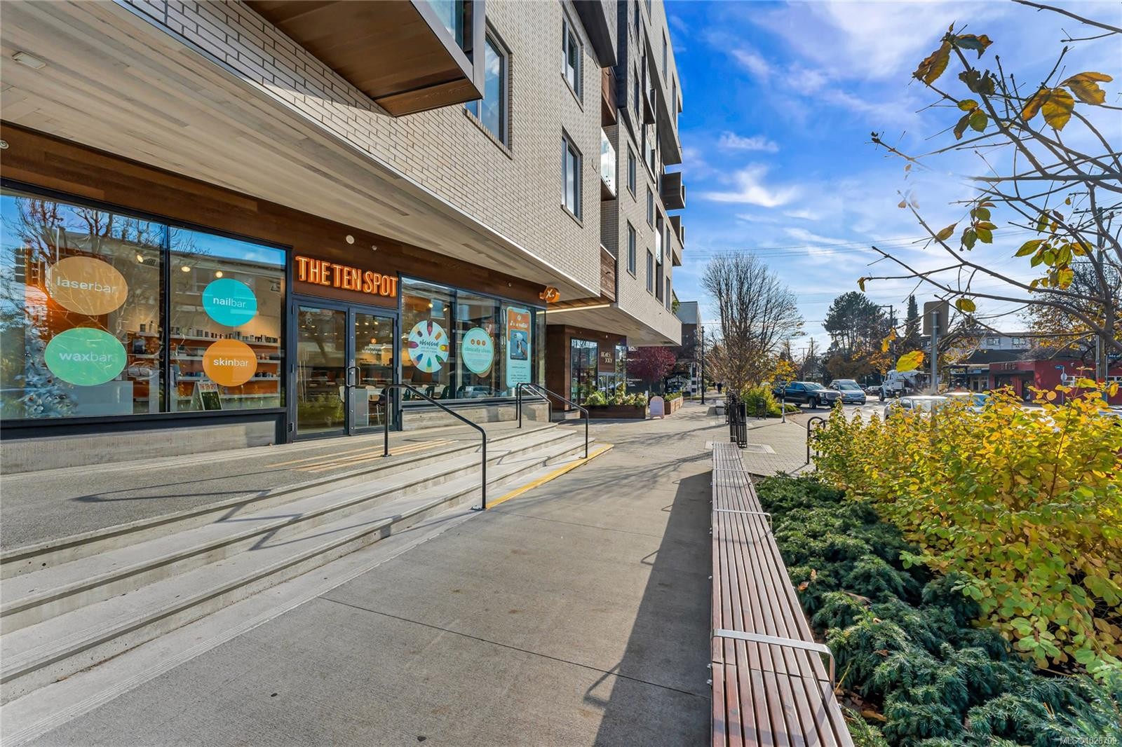 405-1033 Cook St, Victoria, BC - Outdoor