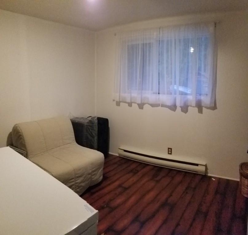 914 Columbia Crescent, Nakusp, BC - Indoor Photo Showing Other Room