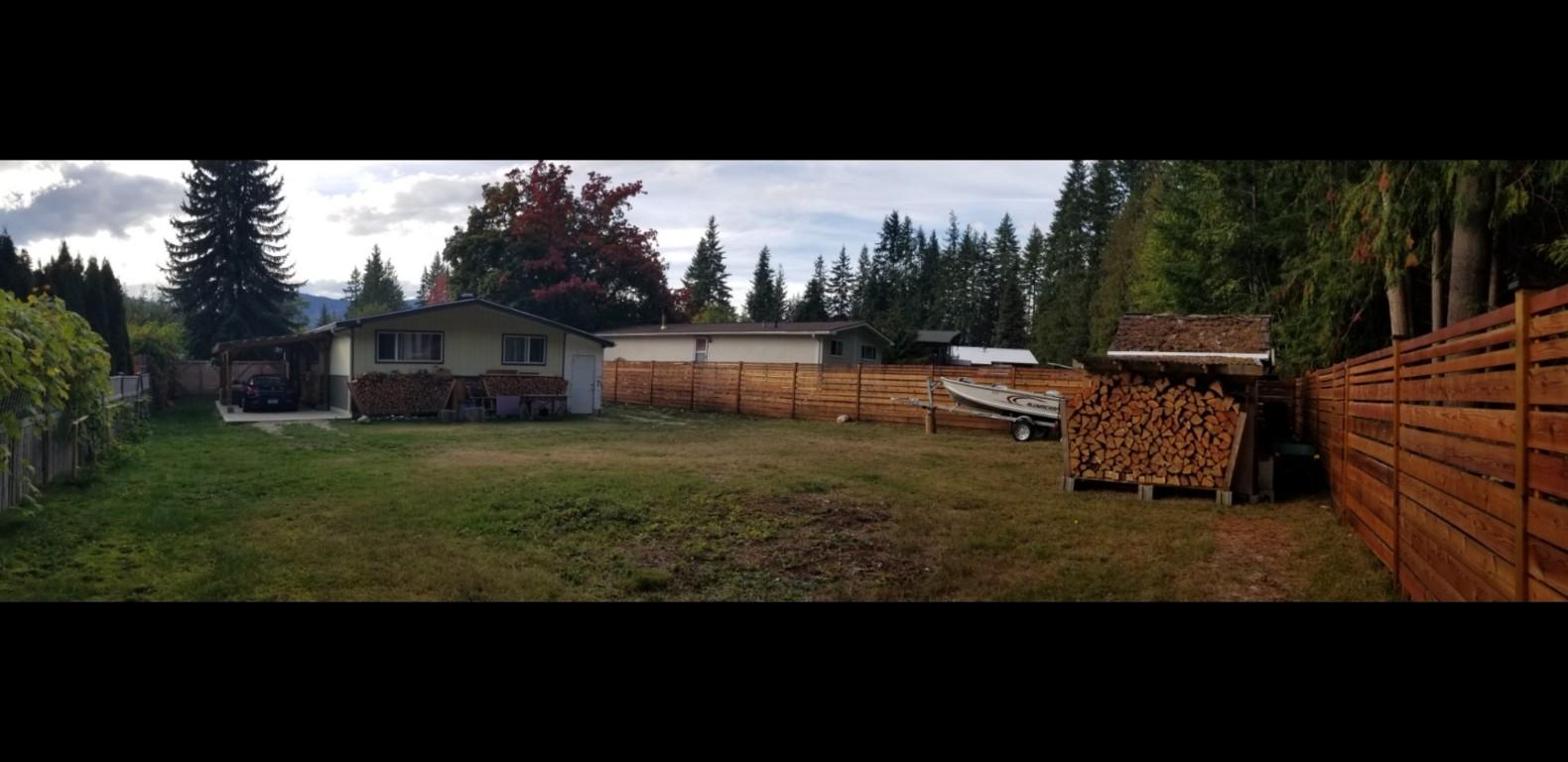 914 Columbia Crescent, Nakusp, BC - Outdoor With Deck Patio Veranda With Backyard