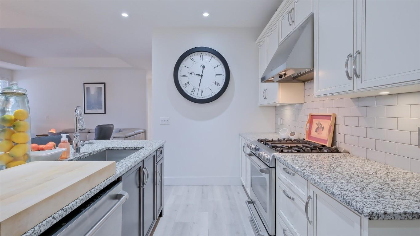 47-1960 Klo Road, Kelowna, BC - Indoor Photo Showing Kitchen
