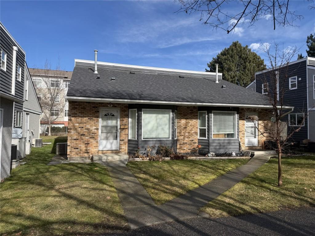 207-3155 Gordon Drive, Kelowna, BC - Outdoor