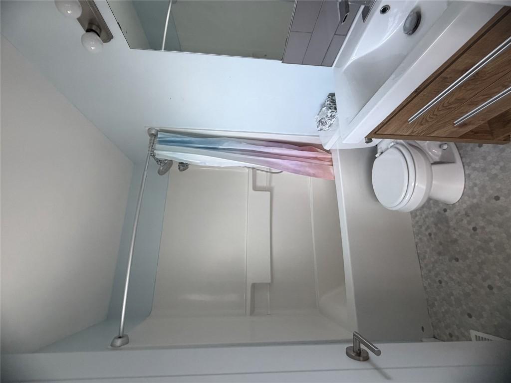 207-3155 Gordon Drive, Kelowna, BC - Indoor