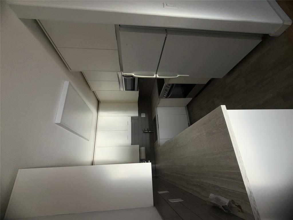 207-3155 Gordon Drive, Kelowna, BC - Indoor