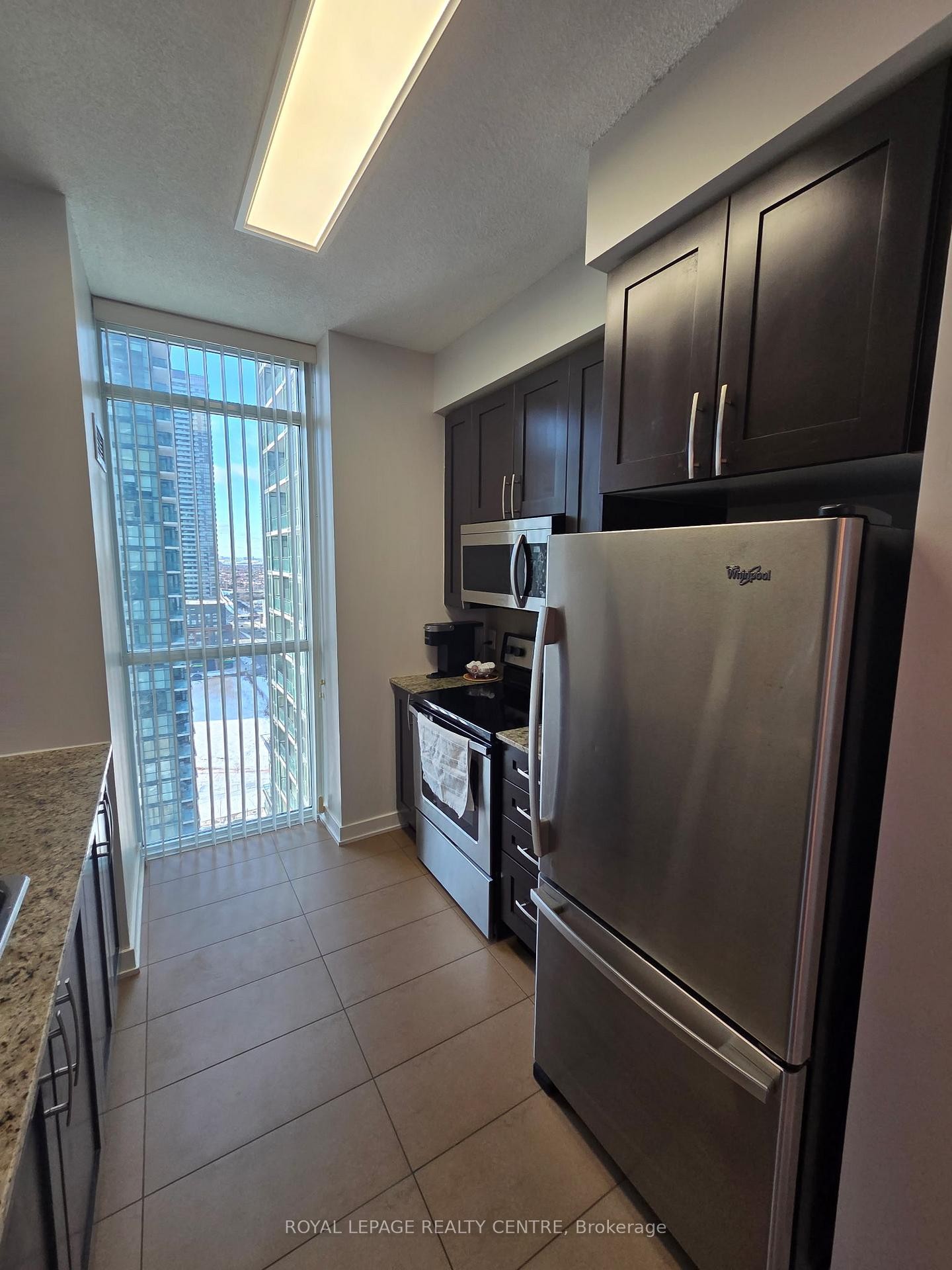 2008-4065 Brickstone Mews Road, Mississauga, ON - Indoor Photo Showing Kitchen With Stainless Steel Kitchen