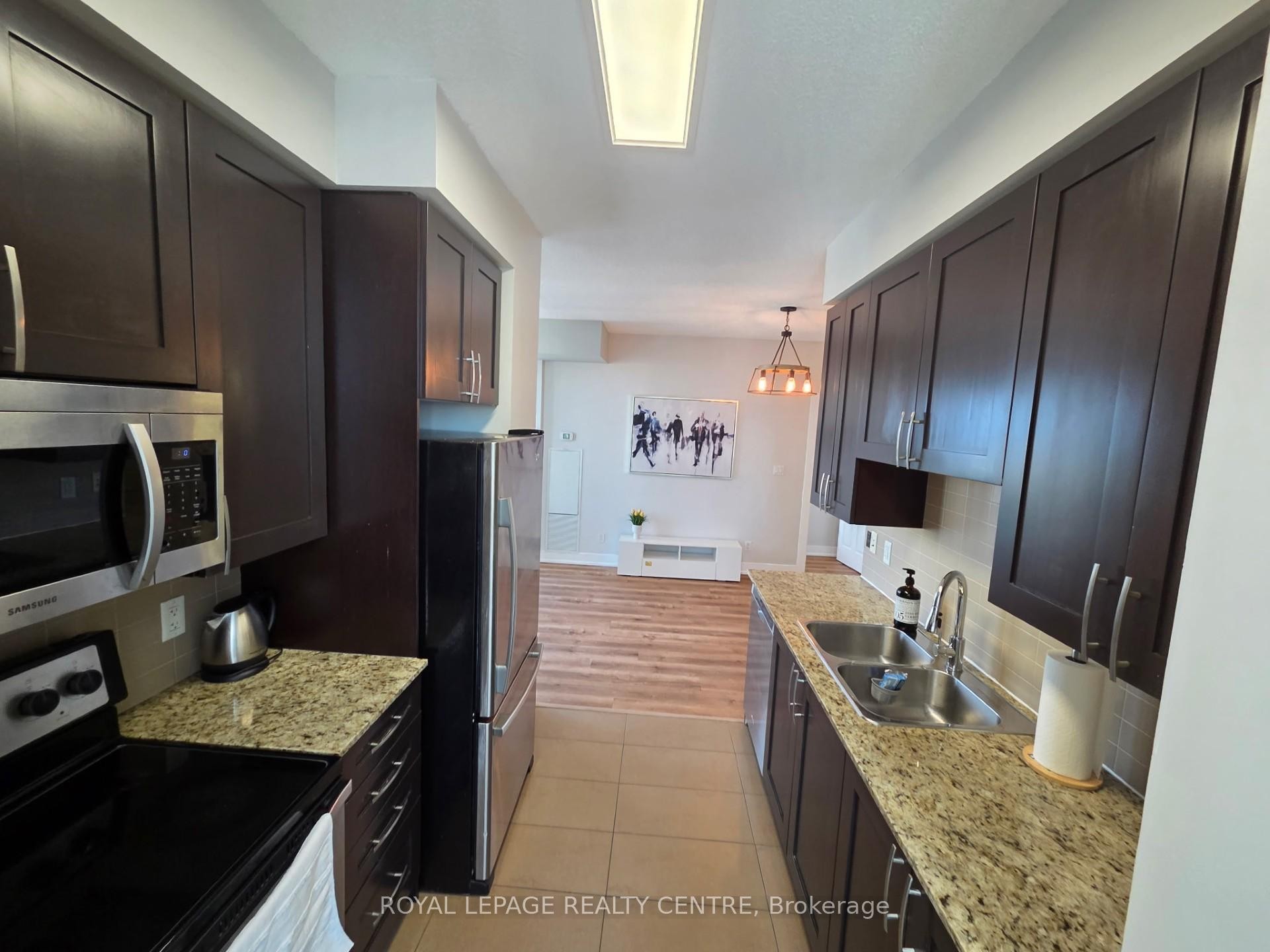 2008-4065 Brickstone Mews Road, Mississauga, ON - Indoor Photo Showing Kitchen With Stainless Steel Kitchen With Double Sink