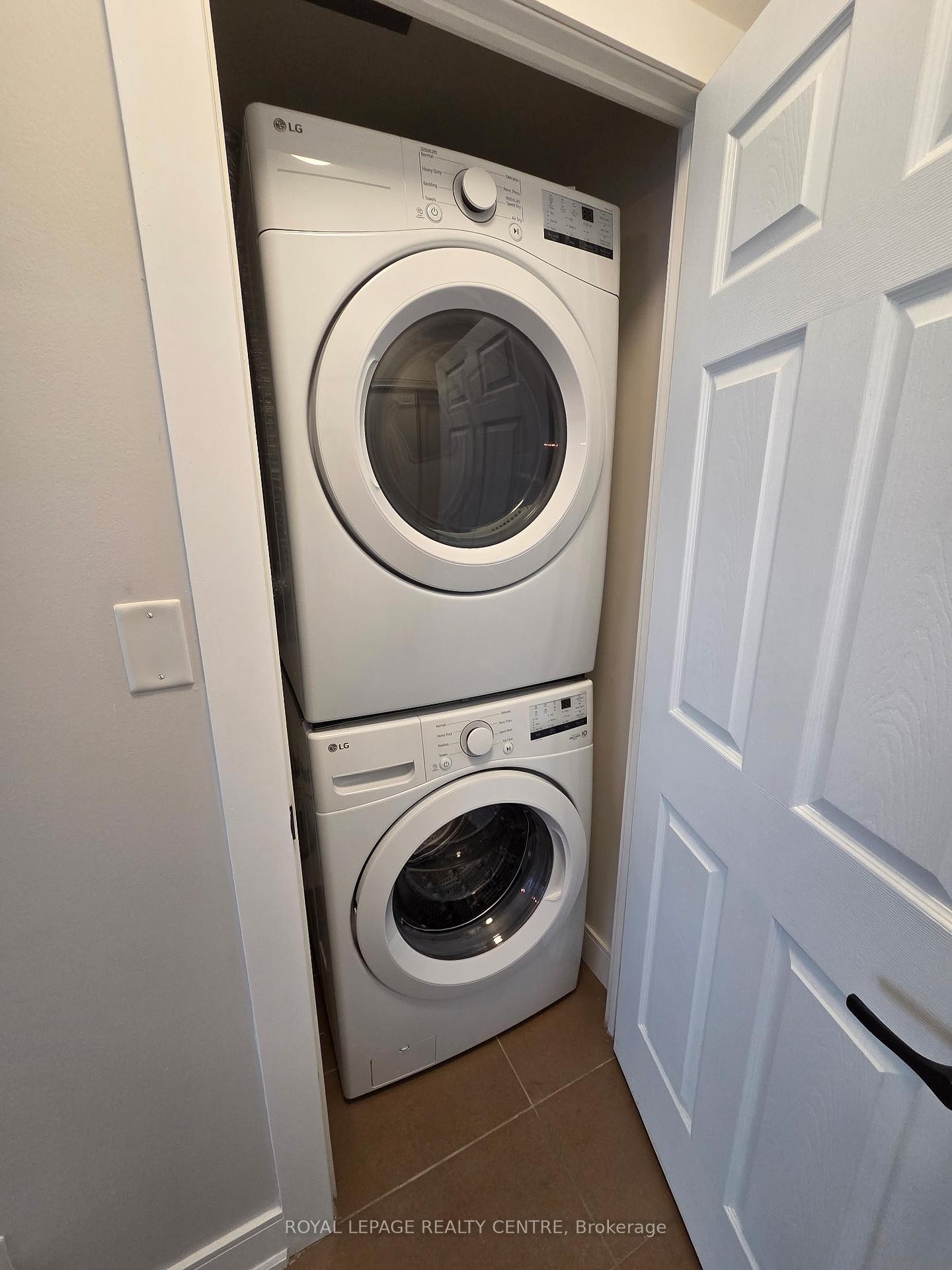 2008-4065 Brickstone Mews Road, Mississauga, ON - Indoor Photo Showing Laundry Room