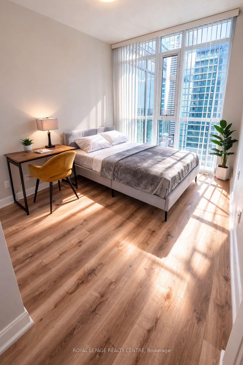 2008-4065 Brickstone Mews Road, Mississauga, ON - Indoor Photo Showing Bedroom