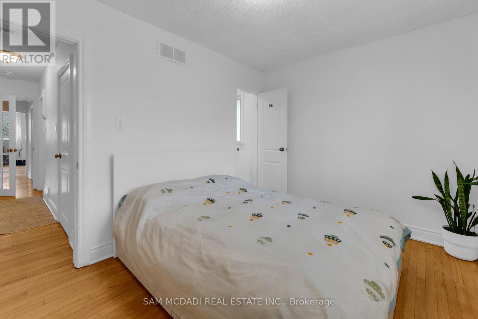 1235 Old River Road, Mississauga, ON - Indoor Photo Showing Bedroom