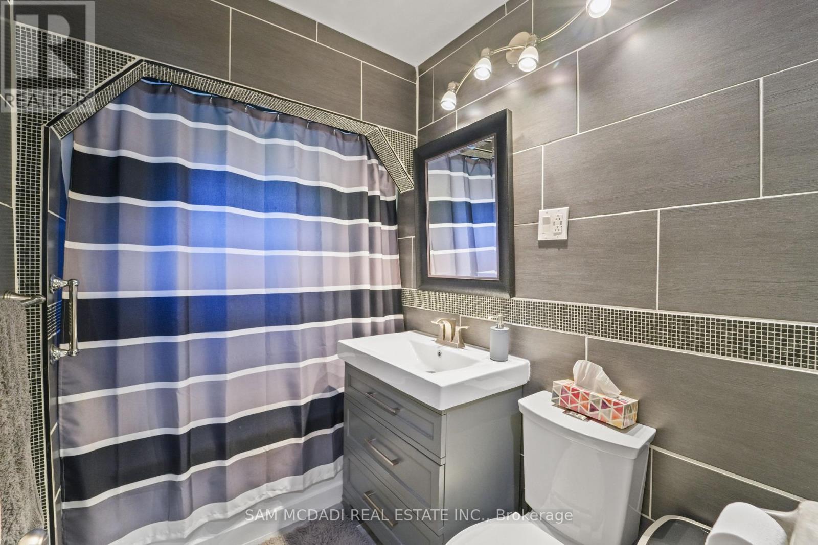 1140 Halliday Avenue, Mississauga, ON - Indoor Photo Showing Bathroom