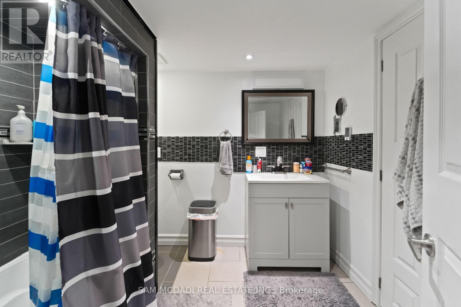 1140 Halliday Avenue, Mississauga, ON - Indoor Photo Showing Bathroom