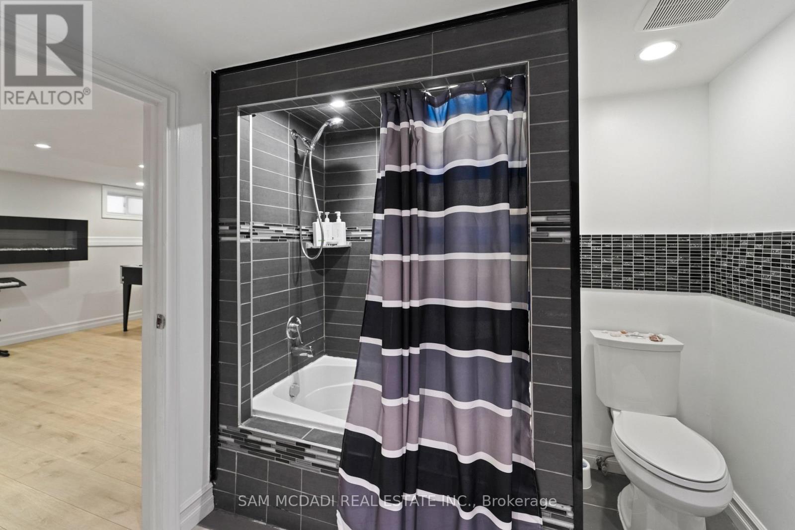 1140 Halliday Avenue, Mississauga, ON - Indoor Photo Showing Bathroom