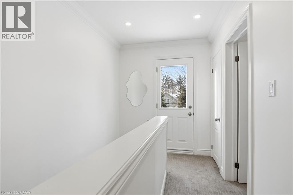 110 Kensington Avenue S, Hamilton, ON - Indoor Photo Showing Other Room