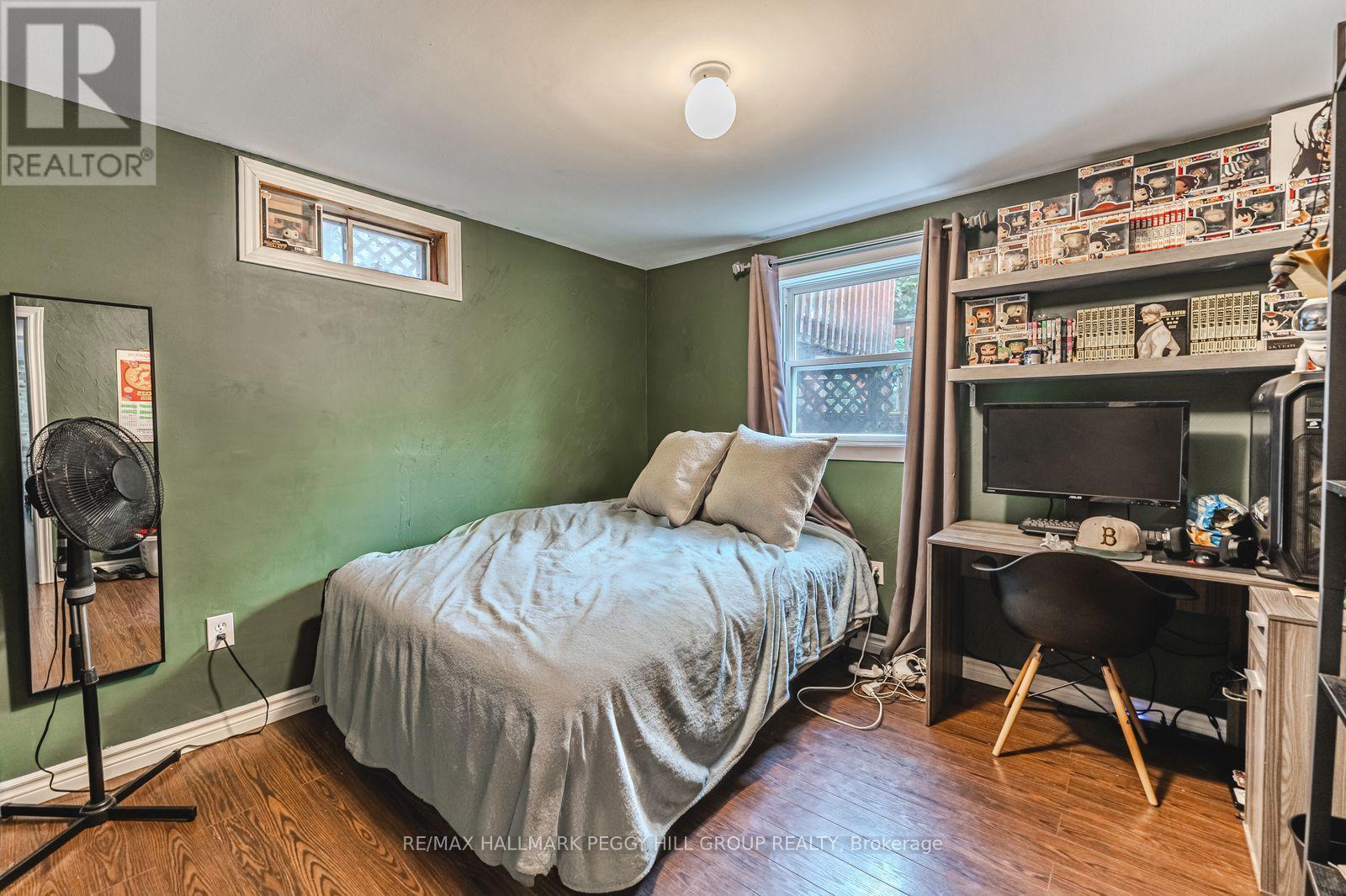 69 Fox Run, Barrie, ON - Indoor Photo Showing Bedroom