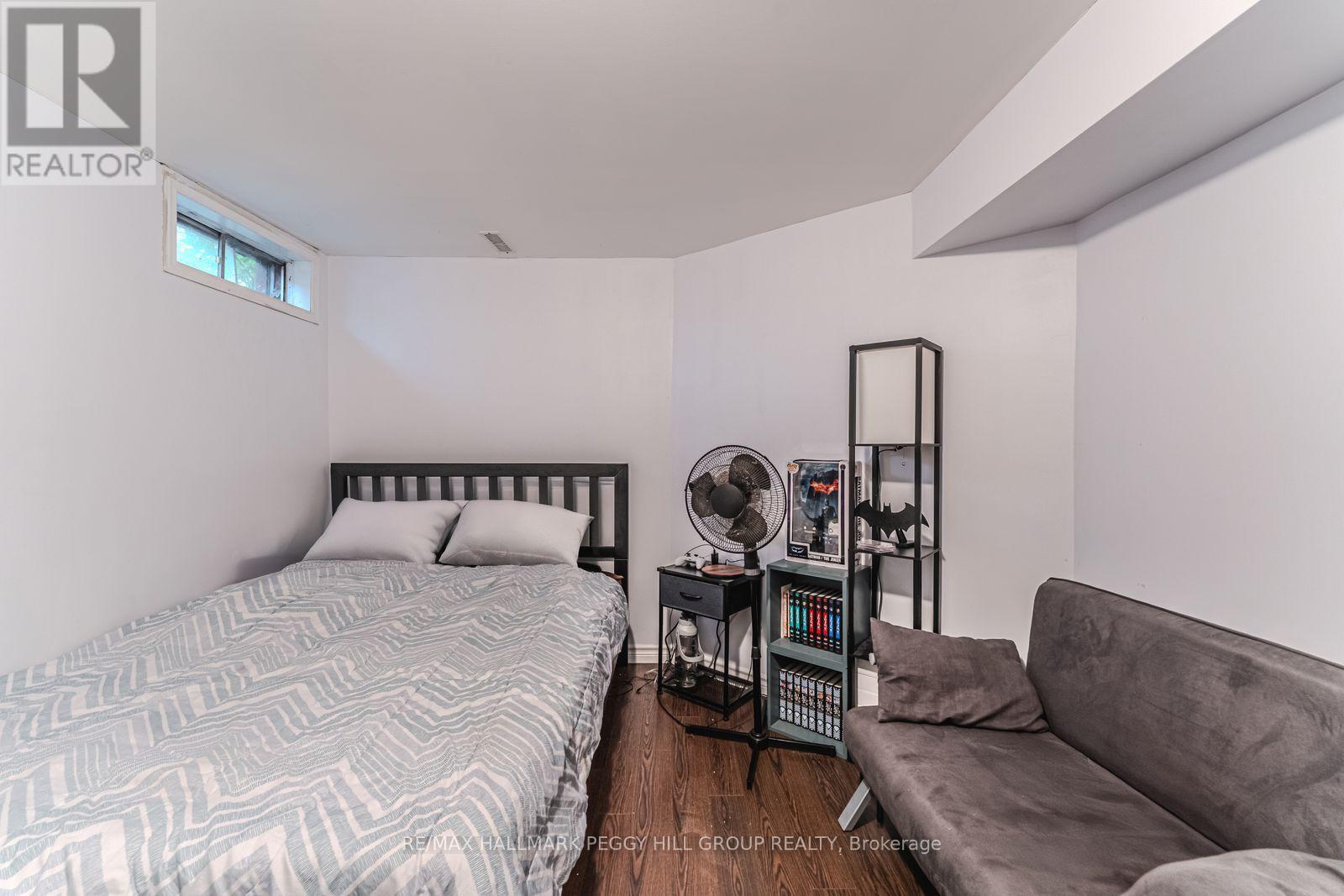 69 Fox Run, Barrie, ON - Indoor Photo Showing Bedroom