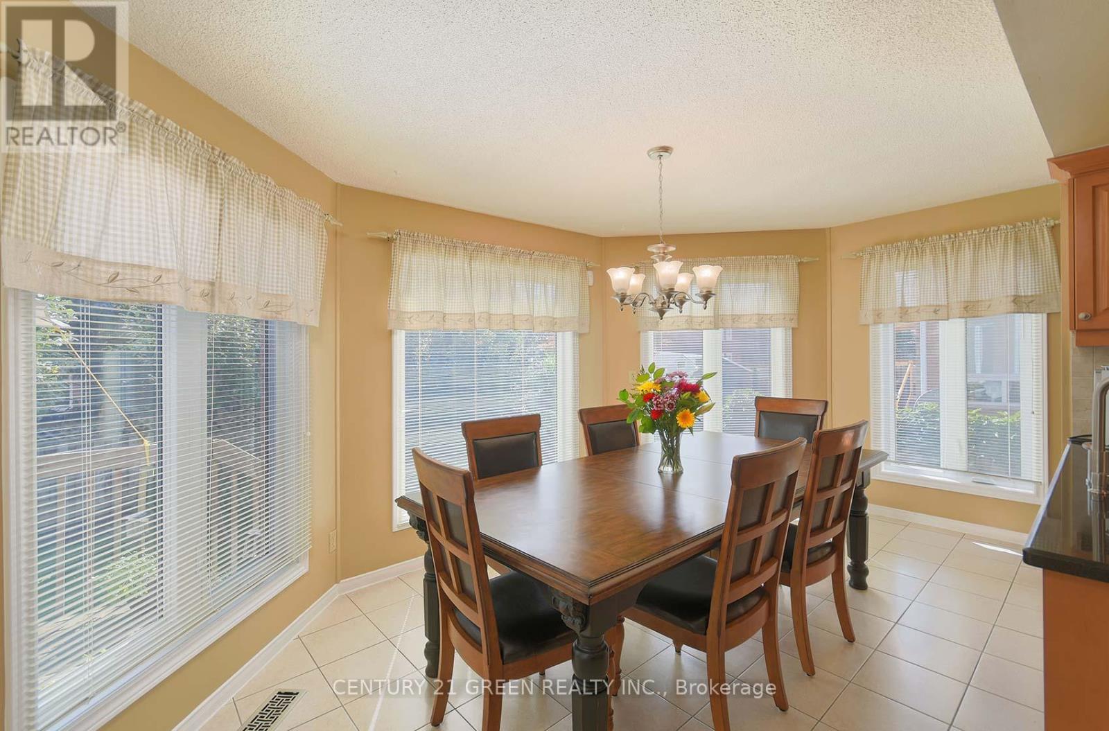 418 Chieftan Circle, Mississauga, ON - Indoor Photo Showing Dining Room