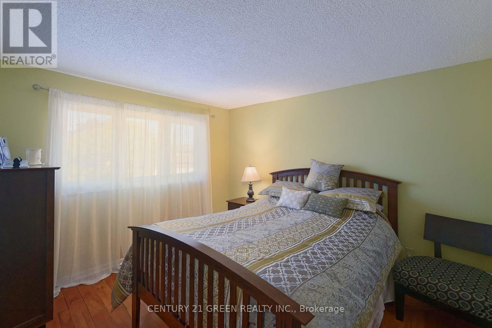 418 Chieftan Circle, Mississauga, ON - Indoor Photo Showing Bedroom