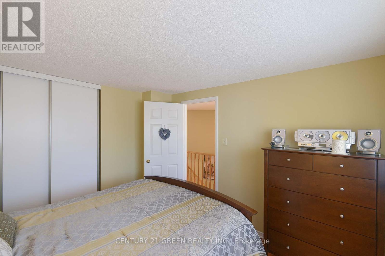 418 Chieftan Circle, Mississauga, ON - Indoor Photo Showing Bedroom