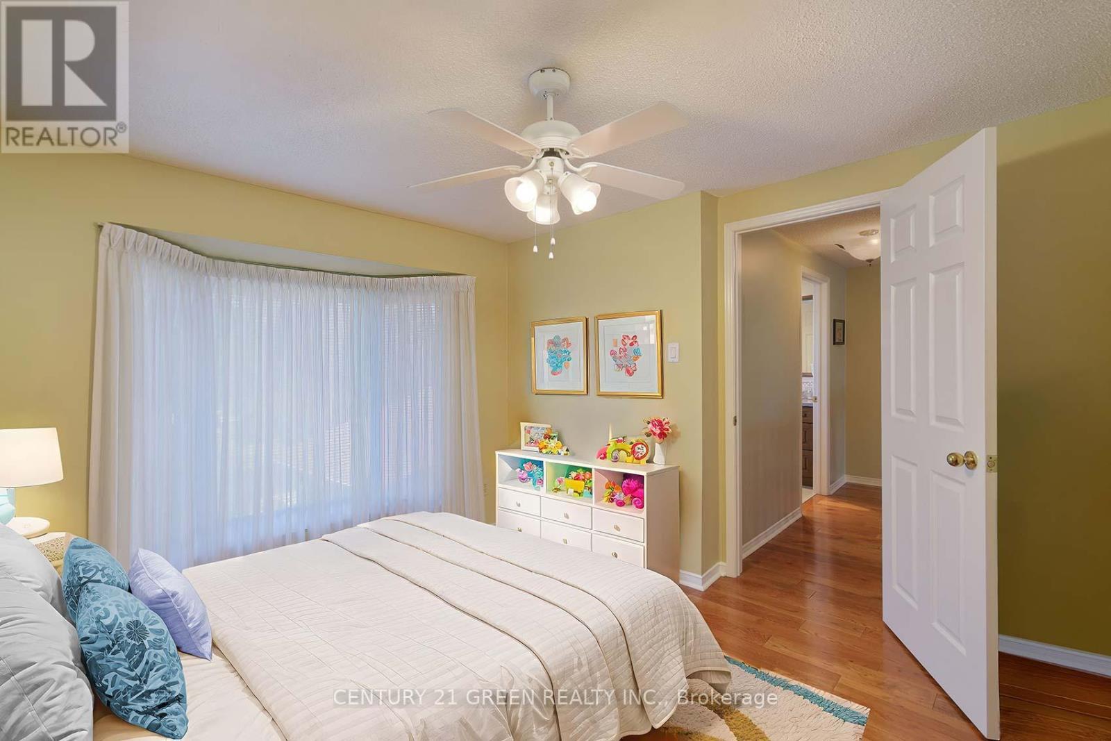 418 Chieftan Circle, Mississauga, ON - Indoor Photo Showing Bedroom