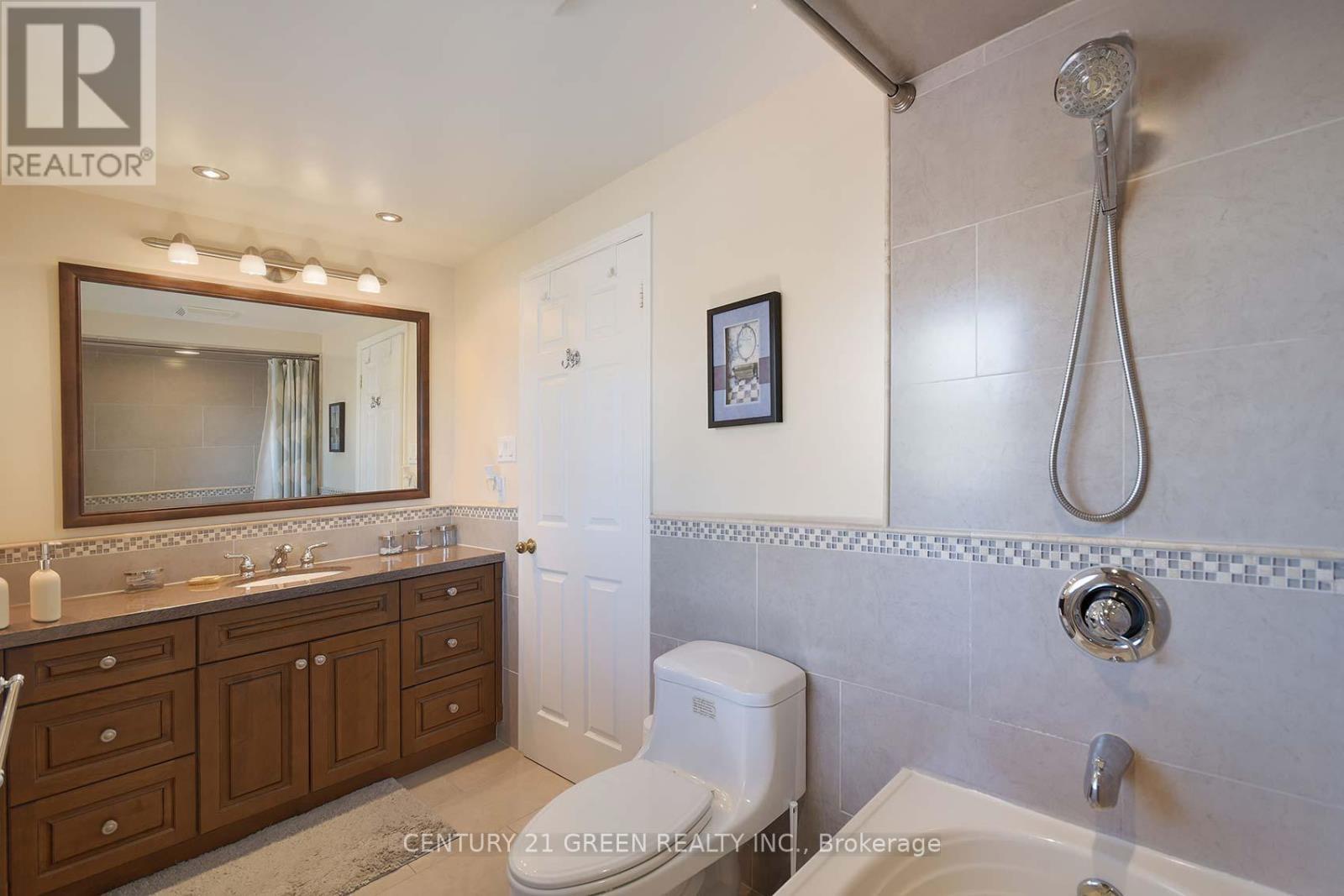 418 Chieftan Circle, Mississauga, ON - Indoor Photo Showing Bathroom