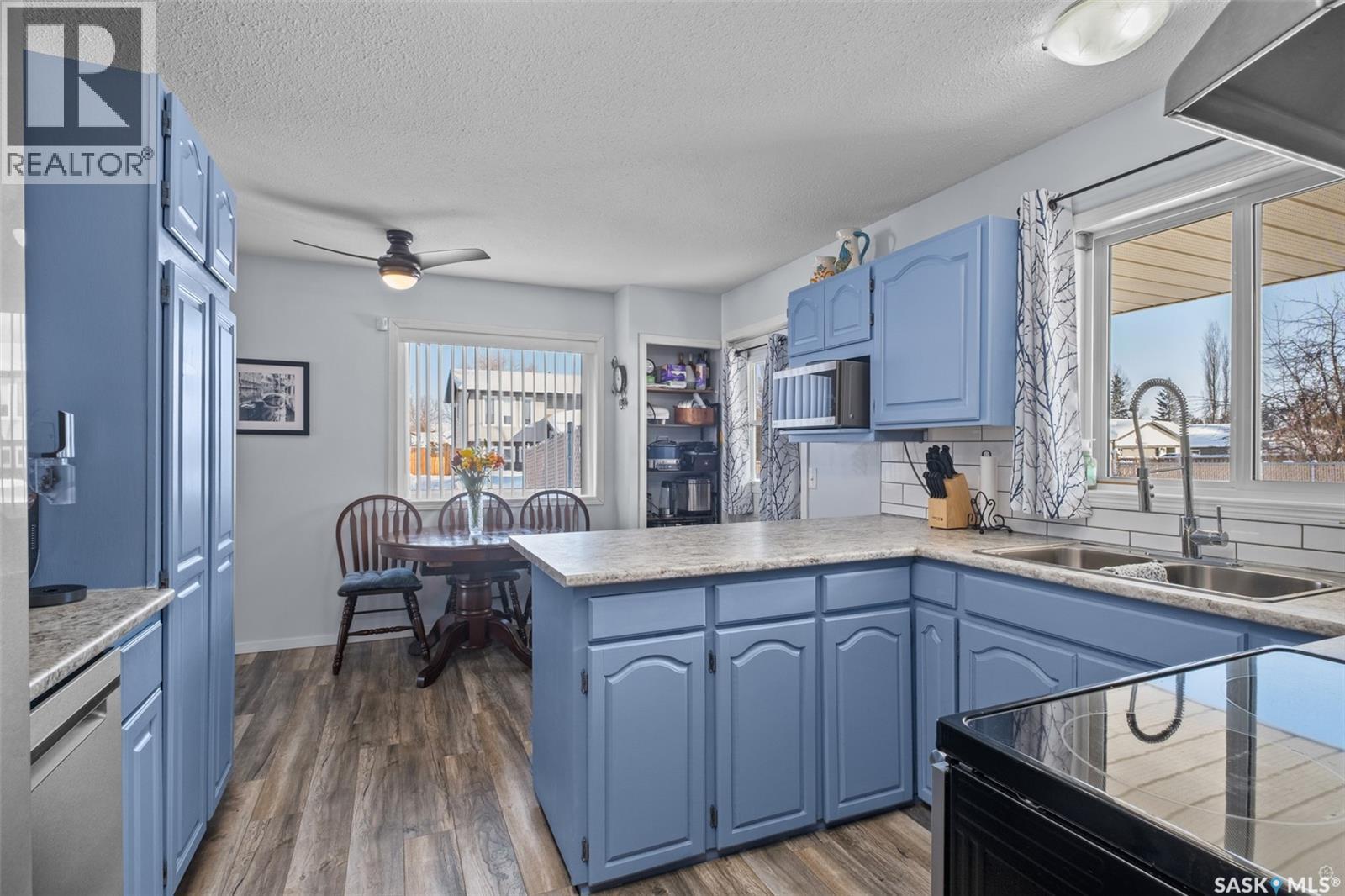 1503 Bliss Crescent, Prince Albert, SK - Indoor Photo Showing Kitchen With Double Sink With Upgraded Kitchen