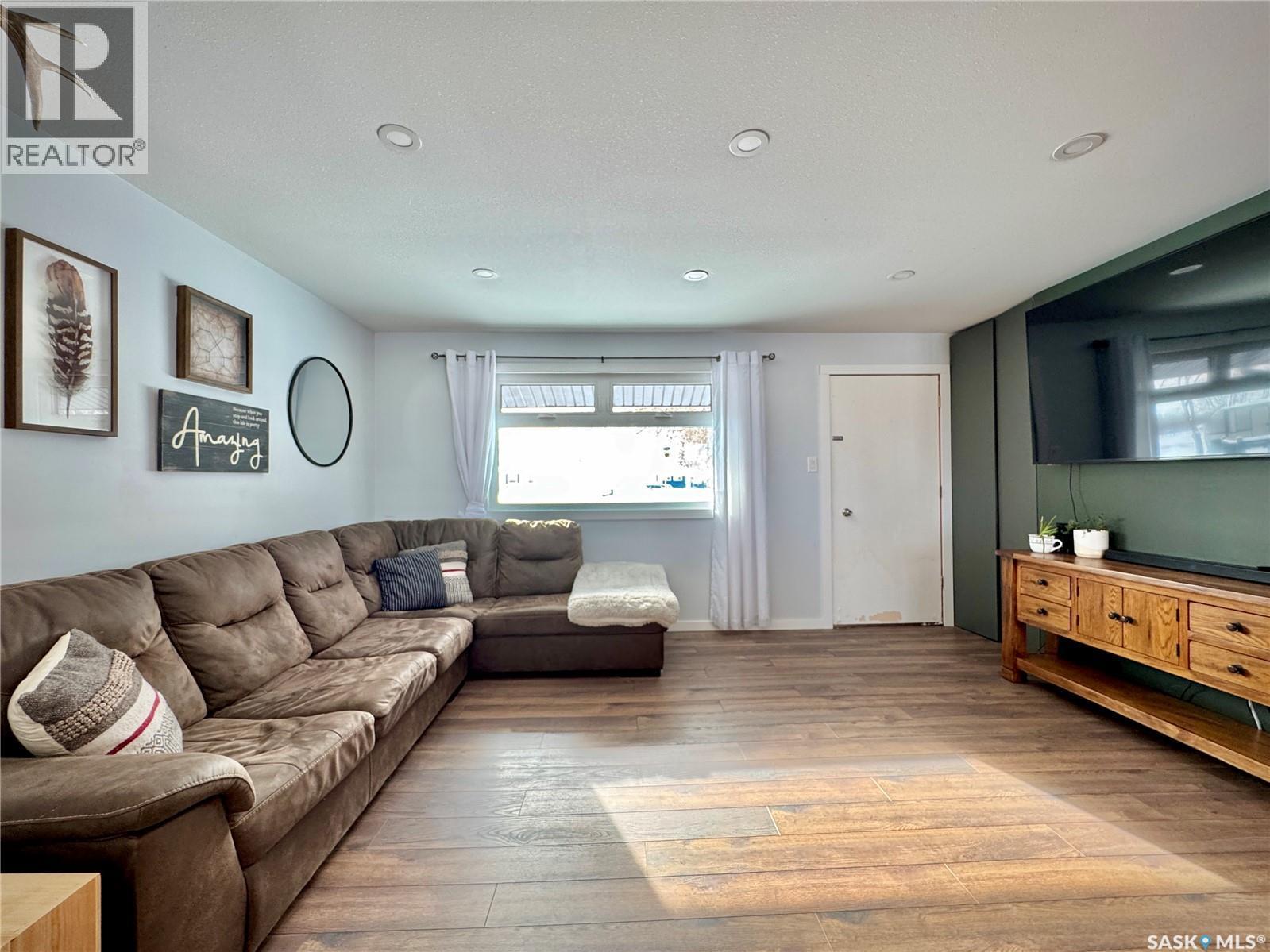 19 Hudson Bay, Esterhazy, SK - Indoor Photo Showing Living Room