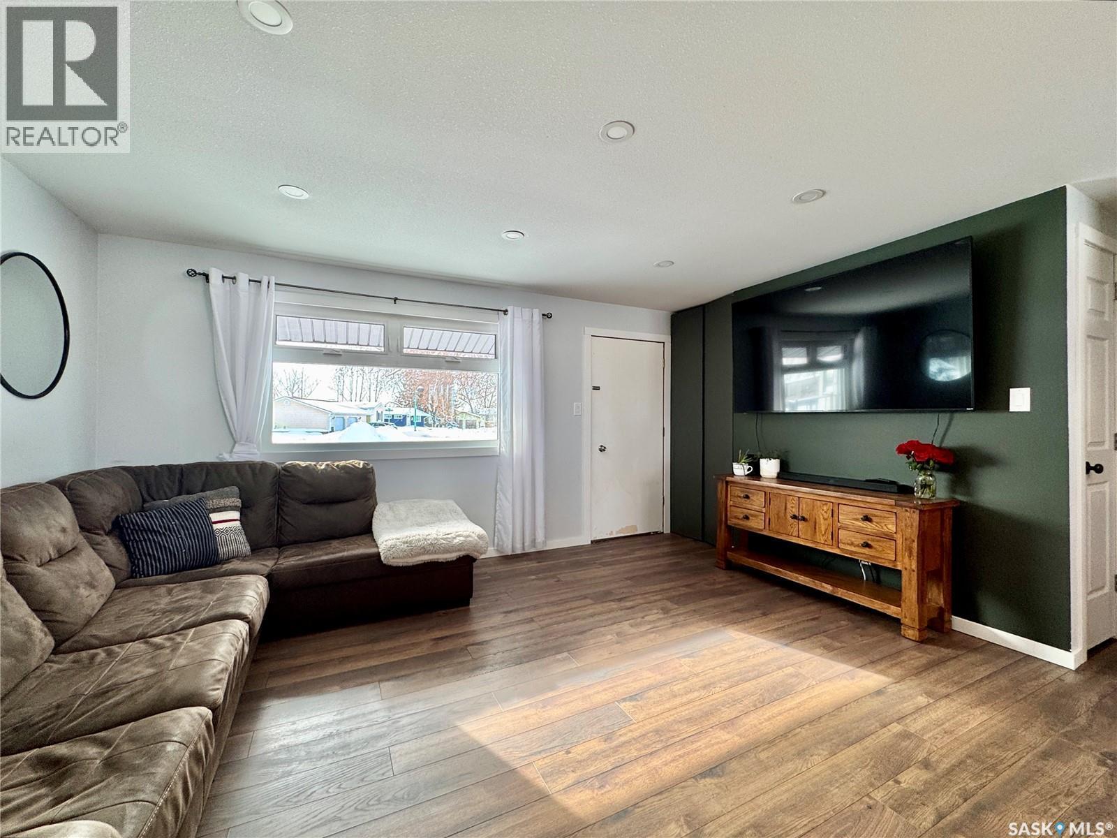 19 Hudson Bay, Esterhazy, SK - Indoor Photo Showing Living Room