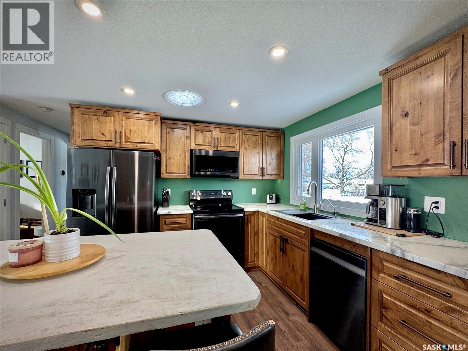 19 Hudson Bay, Esterhazy, SK - Indoor Photo Showing Kitchen