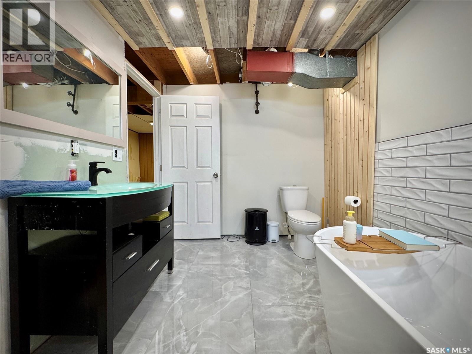 19 Hudson Bay, Esterhazy, SK - Indoor