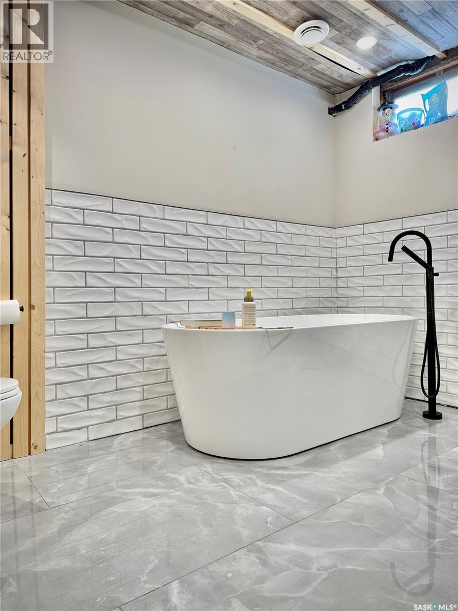 19 Hudson Bay, Esterhazy, SK - Indoor