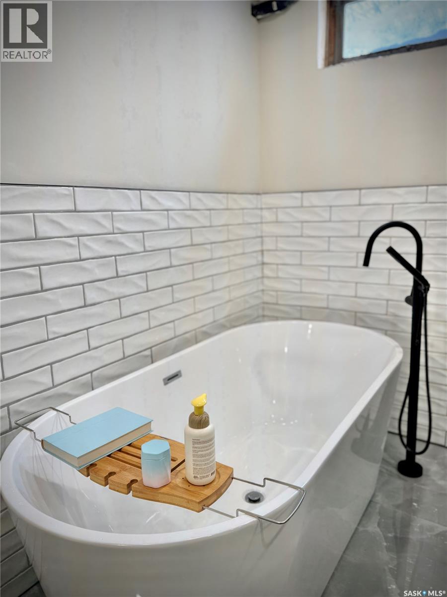 19 Hudson Bay, Esterhazy, SK - Indoor Photo Showing Bathroom