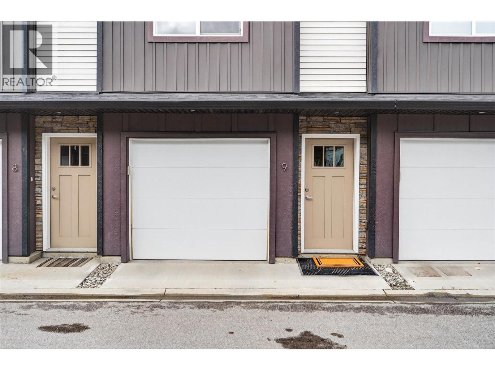 2081 11 Avenue Ne Unit# 9, Salmon Arm, BC - Outdoor With Exterior
