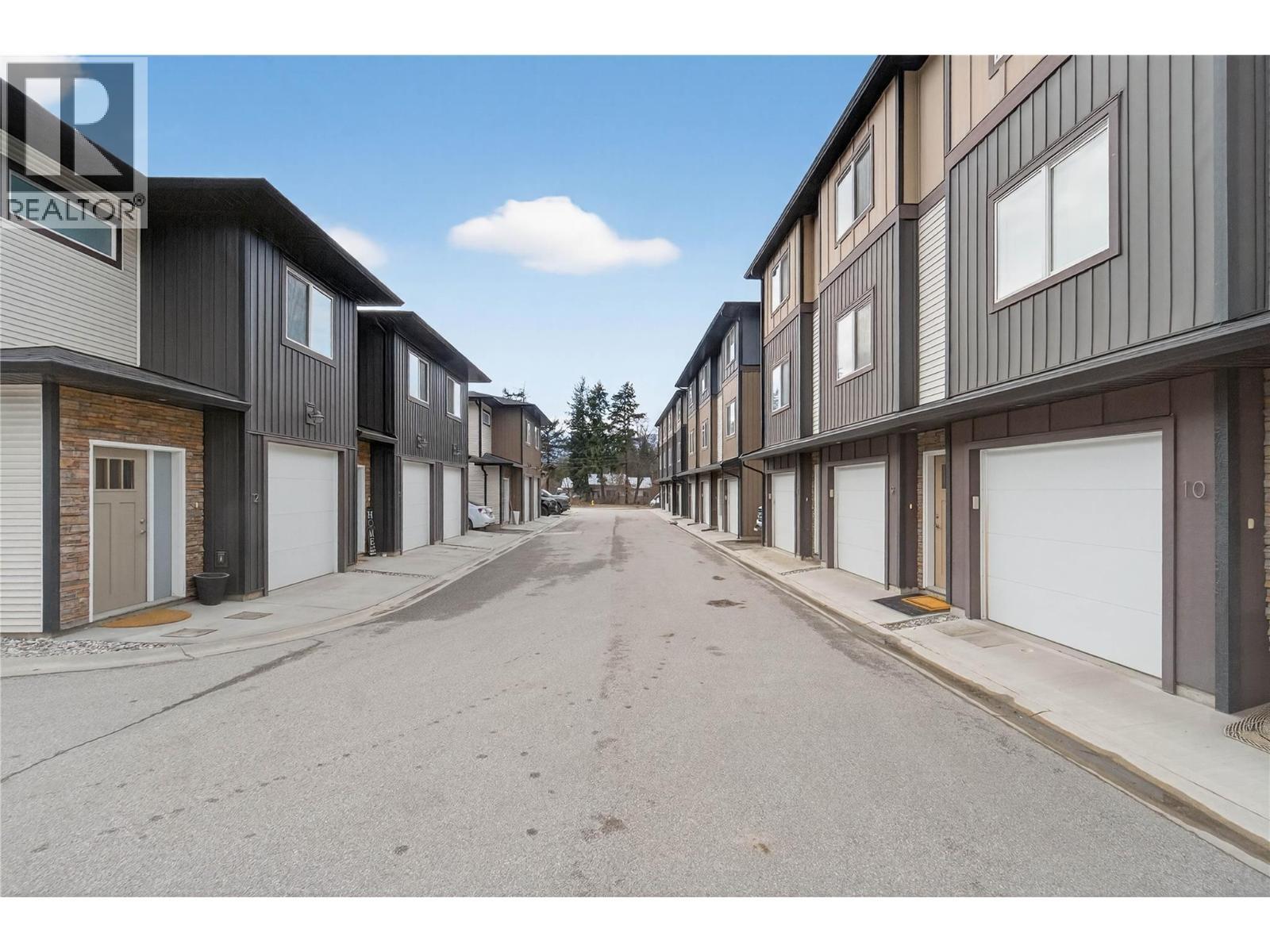 2081 11 Avenue Ne Unit# 9, Salmon Arm, BC - Outdoor With Exterior