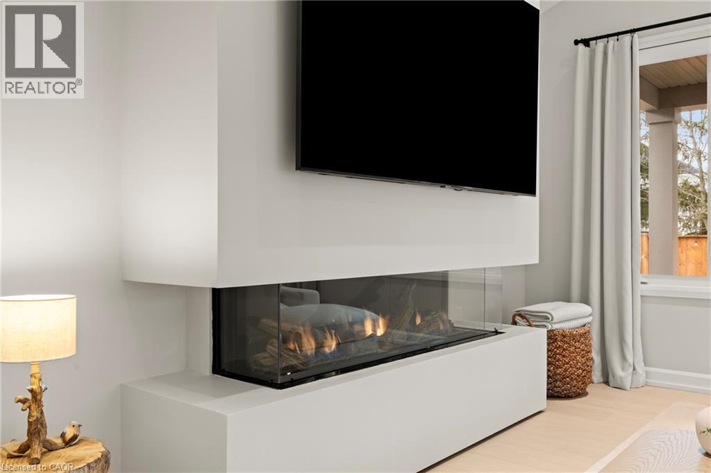 27 Maple Leaf Avenue S, Ridgeway, ON - Indoor With Fireplace