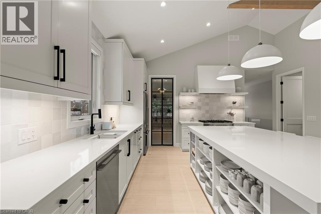 27 Maple Leaf Avenue S, Ridgeway, ON - Indoor Photo Showing Kitchen With Upgraded Kitchen